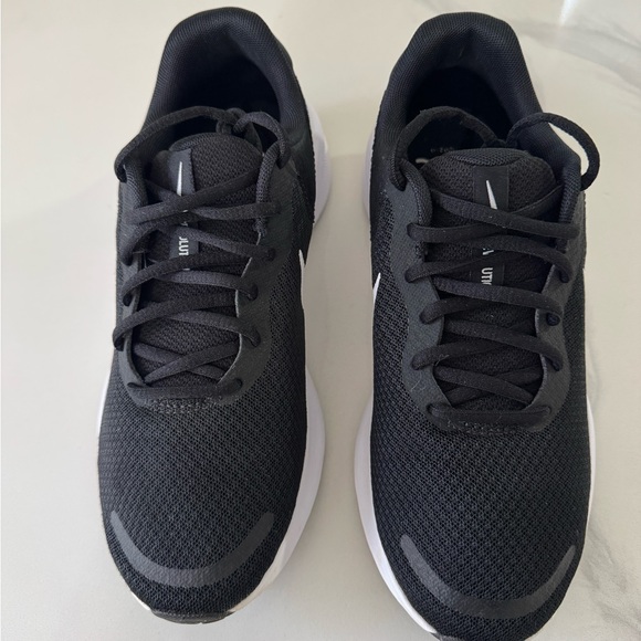 Women’s Nike Revolution 7 Running Shoe 7.5 - Picture 3 of 5